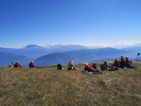 Photo de groupe et montagne